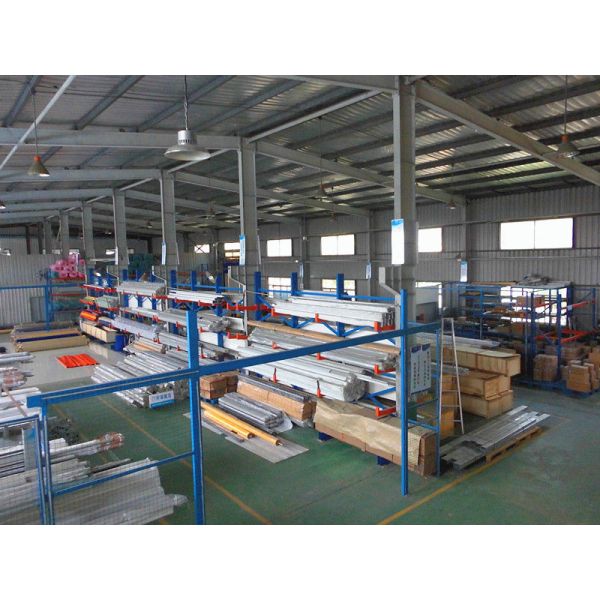 Промышленный внешний интерьер изолированные свертывающиеся двери безопасности Серое белое кирпичное основание