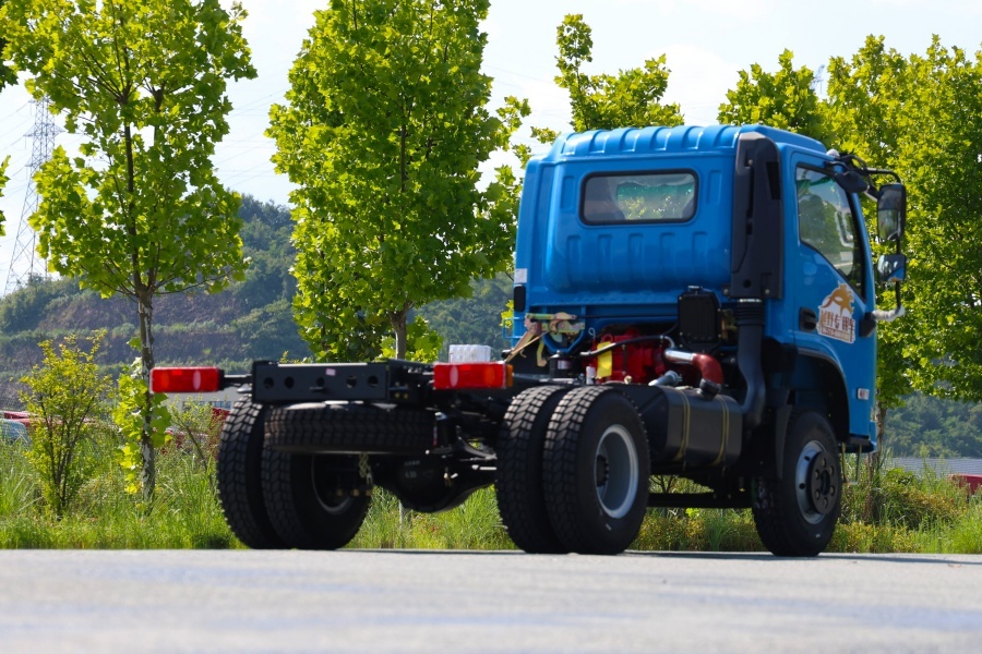 4×2 Flat‑Head Heavy‑Duty Truck Chassis For Export Modification