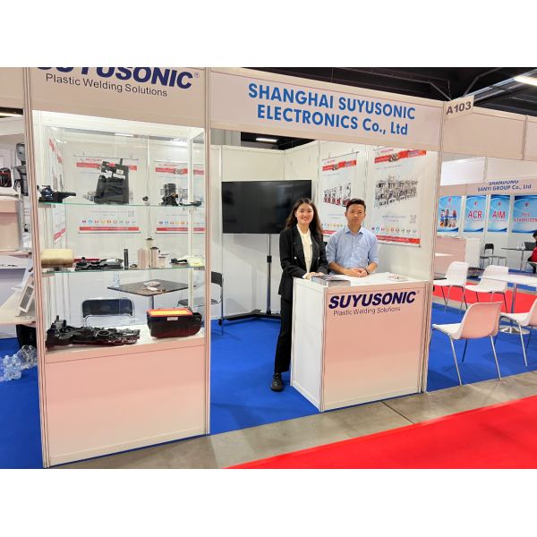 220V 100 kg Servo horizontal machine de soudage à chaud de plaque avec une garantie d'un an