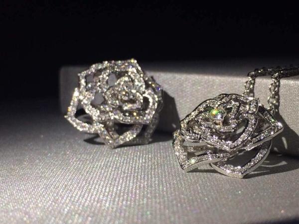 Piaget brand jewelry Rose ring in 18K white gold set with 143 brilliant-cut diamonds (approx. 1.20 ct).