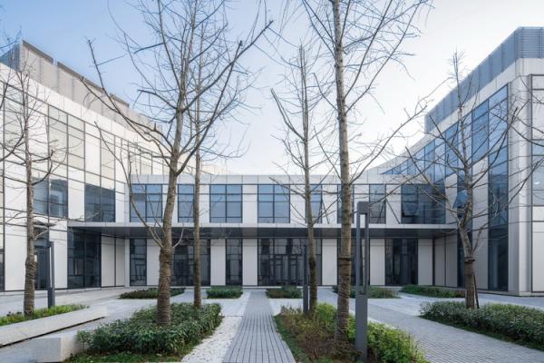 Solution de flexibilité de conception pour maximiser la productivité et minimiser les coûts de construction dans un entrepôt de structures en acier