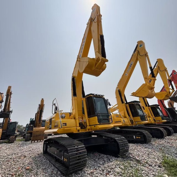 Quality Assurance 20 Ton Used Komatsu PC200 Hydraulic Excavator Low Price Earth-moving Construction Tasks Used Excavator for Sale