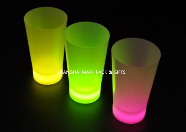 Plastic Glow In The Dark Party Cups Personalized , Wedding Favors Beer Drinking Led Party Cups  Flashing