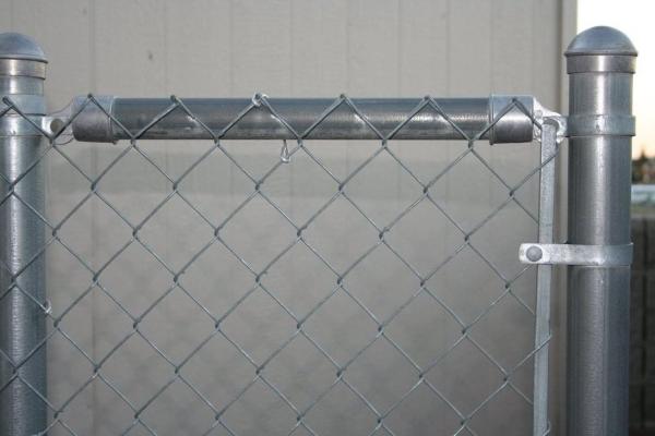 Aluminized Spiral Chain Link Perimeter Fencing System Top Ended with Barbed Wire