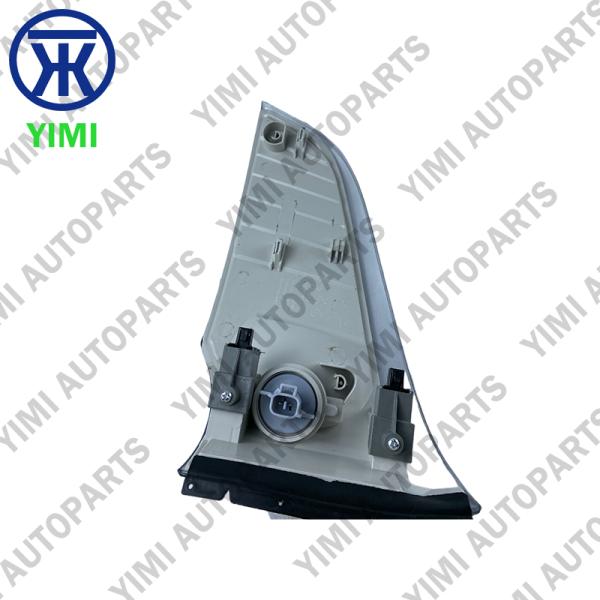 Front Comb Lamp Assembly with Polycarbonate Lens and ABS Housing for Mitsubishi FE184D FE185E Direct OEM Replacement