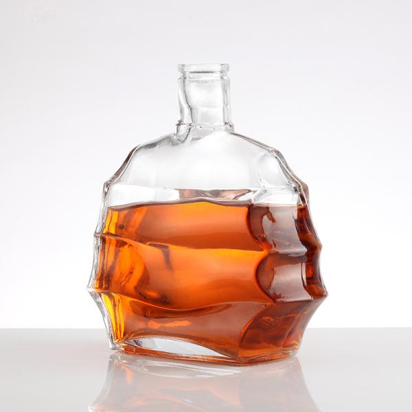 Bouteilles en verre de whisky, de cognac, de rhum et de vodka personnalisées