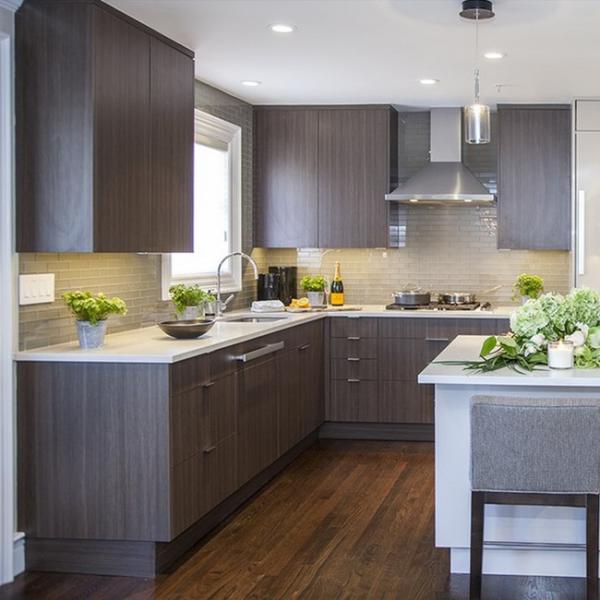 Luxury Customized Particle Board Kitchen Cabinets Lacquer Calacatta Quartz Countertops