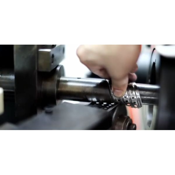 Закрутка на делать трубки фильтра мазута автомата для резки фильтра полностью автоматический спиральный разбивочный