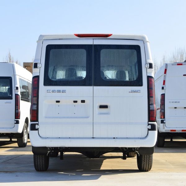 Asientos de cuero 2023 JMC Fushun Cargo Van 3-17 asientos de pasajeros Diesel de 8 velocidades Automático 2.0T 146hp Sin control de estabilidad