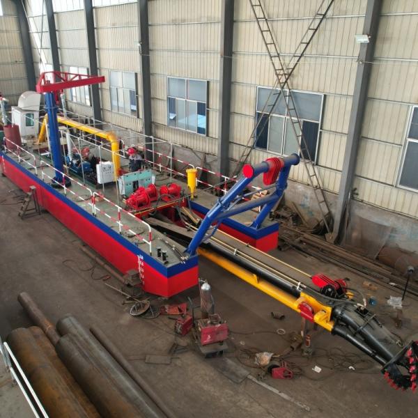 Un navire de dragage en mer pour un projet d'extraction de sable offshore