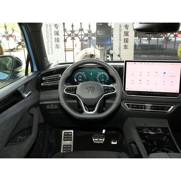 VW Tiguan L à essence 100 km Volkswagen Tiguan 4 cylindres SUV moyen