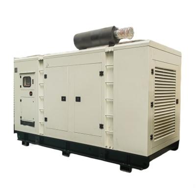 Générateur diesel de type silencieux de 750 KVA, composé d'un alternateur sans balai 100% cuivre, classe de protection IP23