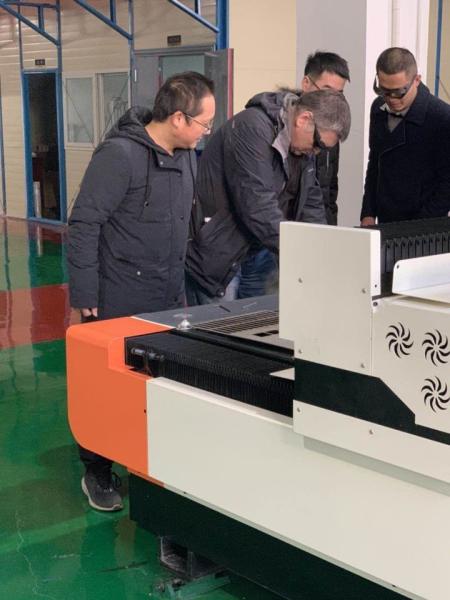 Corte do laser do tampo da mesa e tabela de funcionamento 3000mm×1500mm da máquina de gravura 1000W