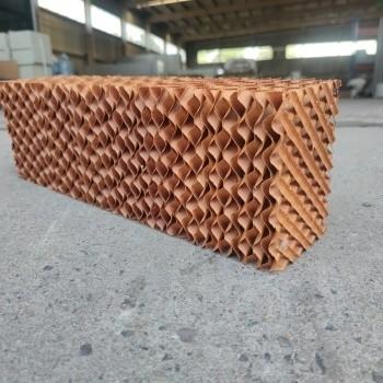 Nouveau tampon de refroidissement évaporatif en nid d'abeille électrique de l'usine de Qingzhou pour serre de ferme apicole et avicole - Fabriqué en papier