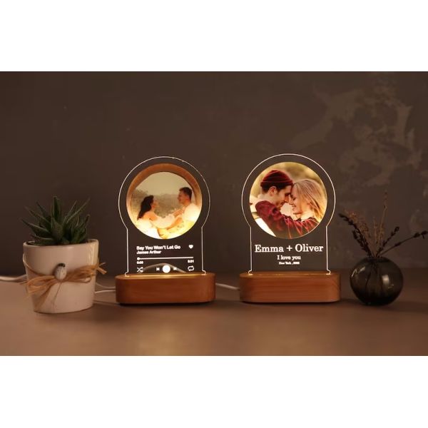 Un éclairage de nuit en bois avec votre photo cadeau romantique pour les couples cadeau pour son anniversaire cadeau pour lui mariage de fiançailles