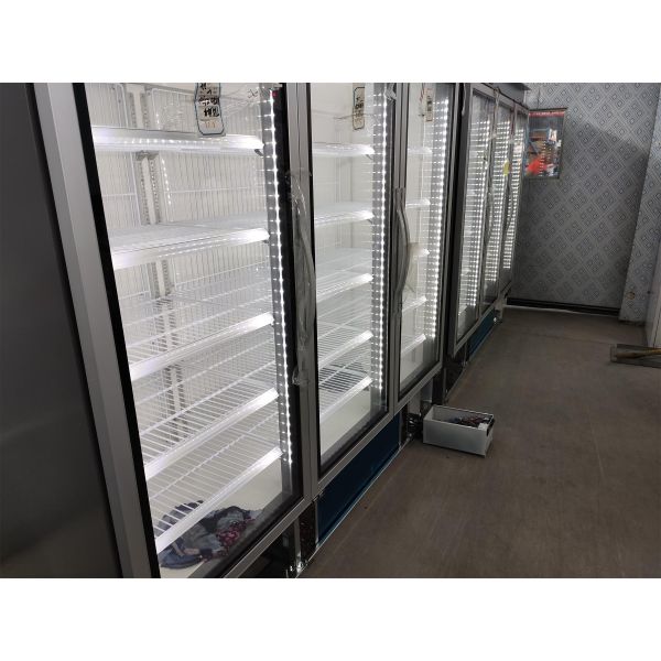 White / Black 3 Glass Door Commercial Refrigerator Freezer With Large Display Volume
