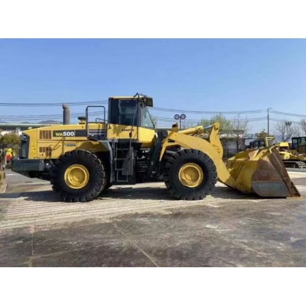 Высококачественный подержанный грузовик Komatsu WA500 из Шанхая, Китай.