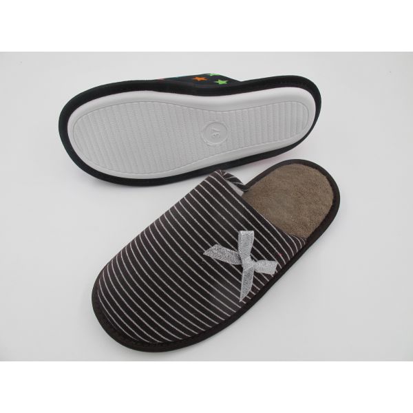 Anti-Slip Femmes Chaussures de maison avec les garnitures de la flèche