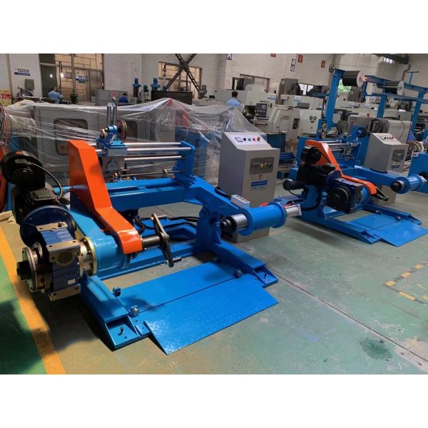 機械低炭素の鉄骨構造を束ねる精密銅線