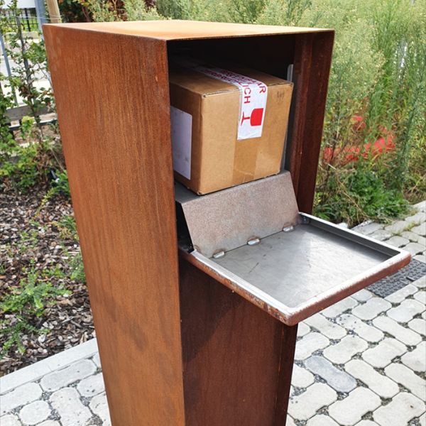 Metal Letter Box Corten Steel Garden Sculpture Eye Catching For Outdoor Spaces