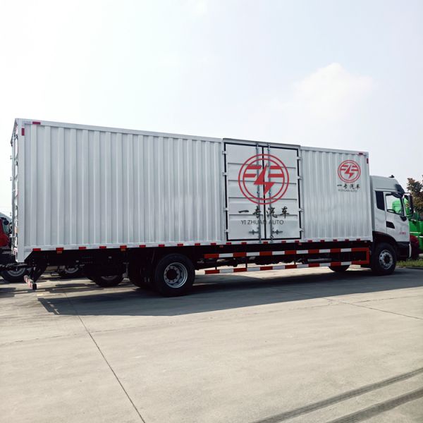4.2-5.3m Cargo Tank Length Diesel Fuel Type Cargo Truck for Commercial Materials Transport