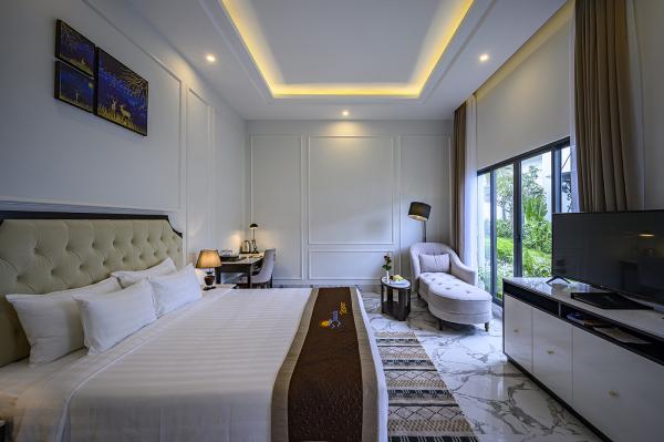A mobília material do quarto do rei da mobília do boutique hotel da madeira compensada ajusta-se