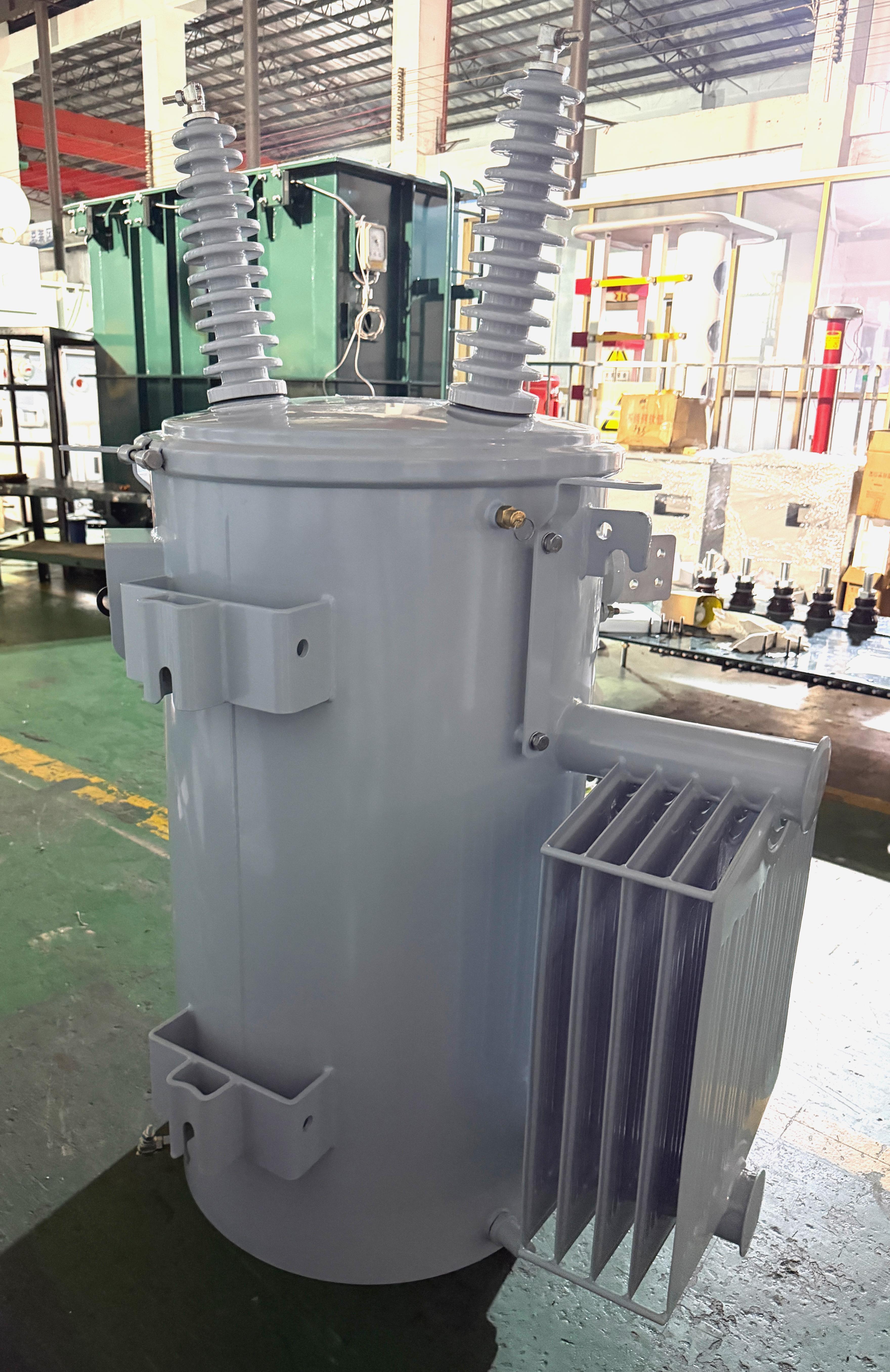 167kVA Single Phase Pole Mounted Transformer 34500V to 120/240V Overhead Distribution Type ANSI/IEEE Standards DOE 2016 Efficiency