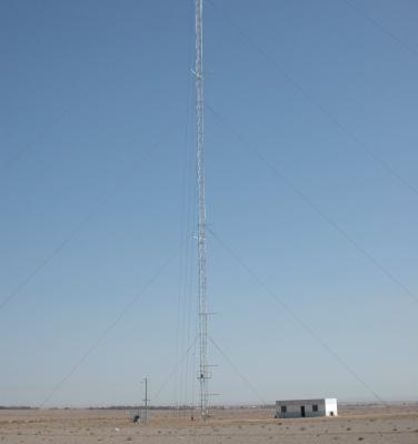 Torre triangular do mastro de Guyed das telecomunicações do certificado do GV
