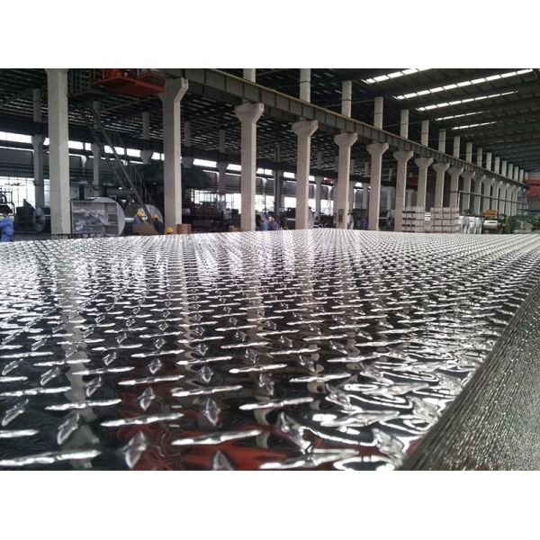 Highly Reflective 3003 H22 Aluminium Checker Plate Sheet Aluminum Tread Plate Good Slip Resistance