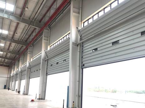 Portas de garagem industriais Soluções personalizáveis duráveis e seguras