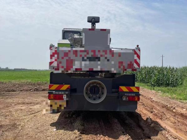 25t 35t 50t 80t 100t Grue de camion Grue mobile Truc monté au niveau de l'arbre de la grue numéro 3