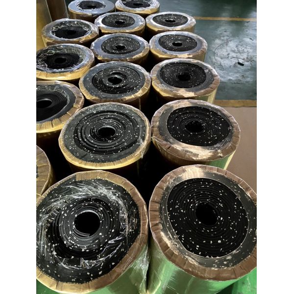 Length Custom-Cut Rubber Flooring Rollers for Indoor and Outdoor Use