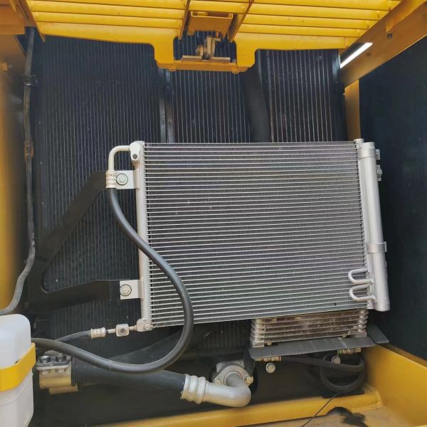 Вторая рука PC240LC-8 Komatsu 20 тонн ползучий экскаватор Использованный Komatsu PC240LC-8 PC220-8 Гидравлический ползучий экскаватор