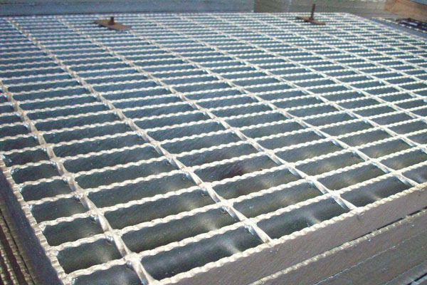 Silver White Antiskid Serrated Grating Ladder Metal Walkway Mesh
