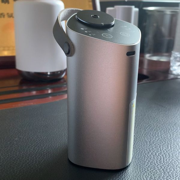 Smart Touch Screen Car Aroma Diffuser with 2000mAh Battery and Removable Atomization Core