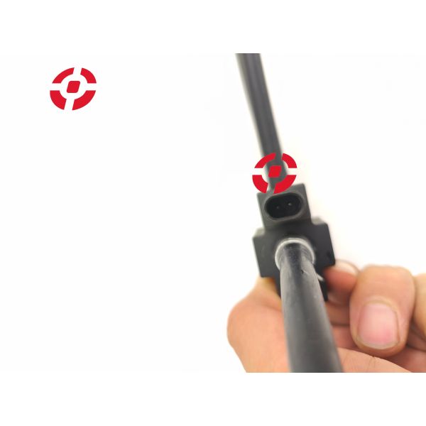 31370543 Auto Engine Parts Turbocharger Boost Solenoid Valve With Pipe