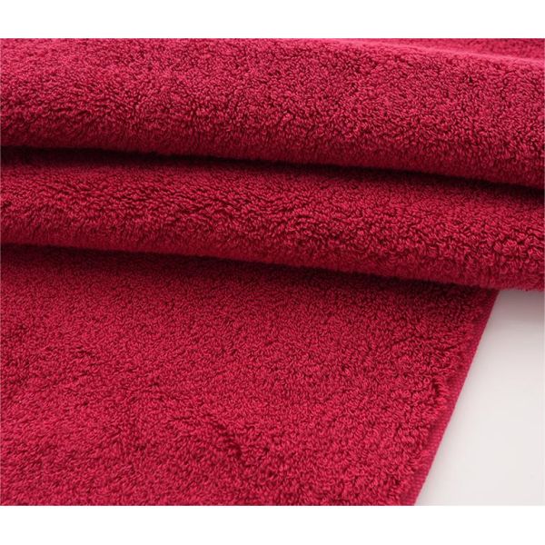 Toalha de algodão personalizada absorve água de forma eficiente e não deixa linto atrás