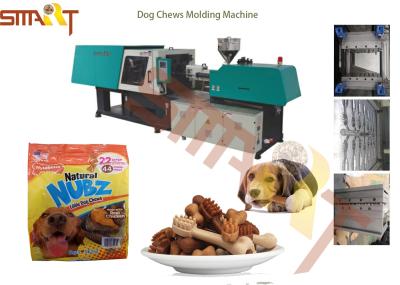O cão trata os brinquedos que fazem a máquina automática da modelagem por injeção