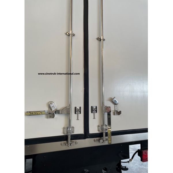 White SINOTRUK HOWO 10 Ton Refrigerated Truck 140HP LHD