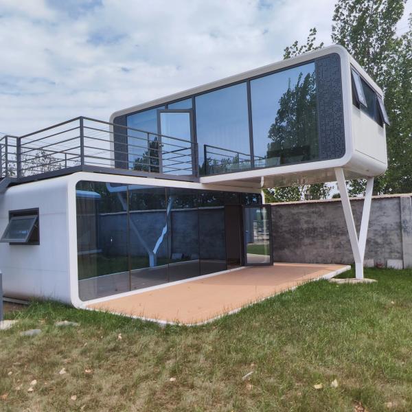 Apple House modulaire à deux étages de 5,8*2,2 m avec balcon et escalier