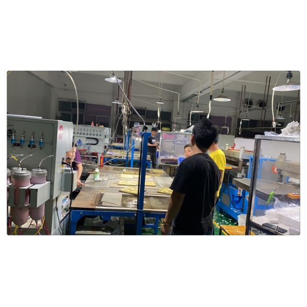Фабрика игрушек Dongguan Custom BPA свободный ПВХ свободный от фталатов свободный мягкий каучук силикон собака для домашних животных зубы морковь форма силиконовые игрушки