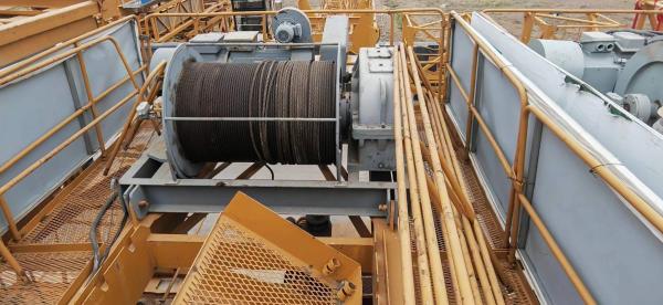 50 T de charge maximale utilisée grue de tour en parfait état de fonctionnement pour les grands chantiers de construction