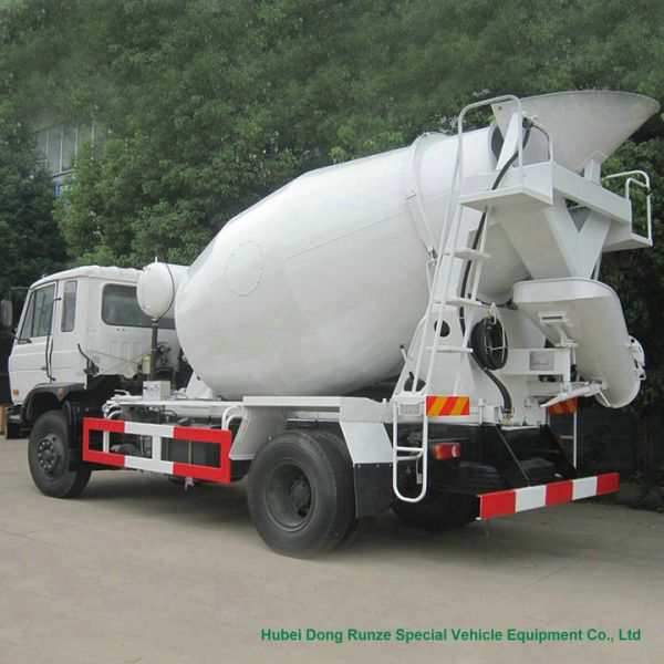 Industrial 4x2 / 4x4 Mobile Concrete Agitator Truck 6 Cbm With 3 Seater