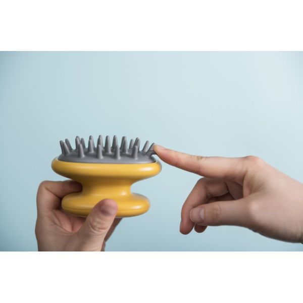 Щетка/шампунь массажа силиконовой резины чистят главный логотип щеткой клиента