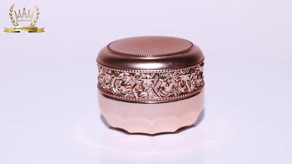 Round 30g 50g Glass Cosmetic Container Gold Stamping Embossment