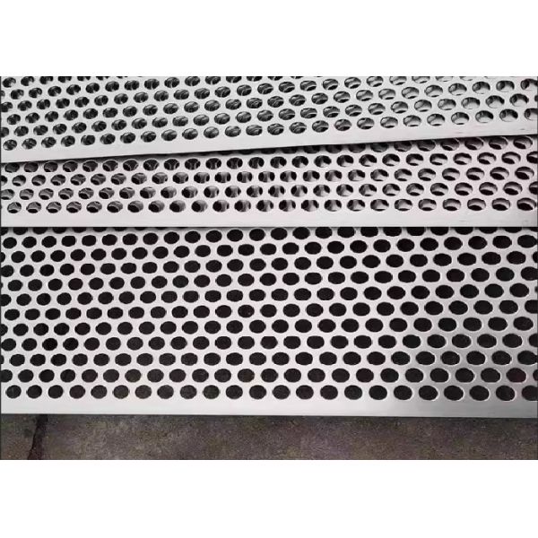 Malla de alambre perforada de alta precisión | Acero duradero, orificios de ventilación para filtración