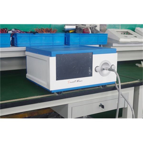 physiatrist use BS-SWT5000 Lumsail shock wave device for Patellar tendinopathy