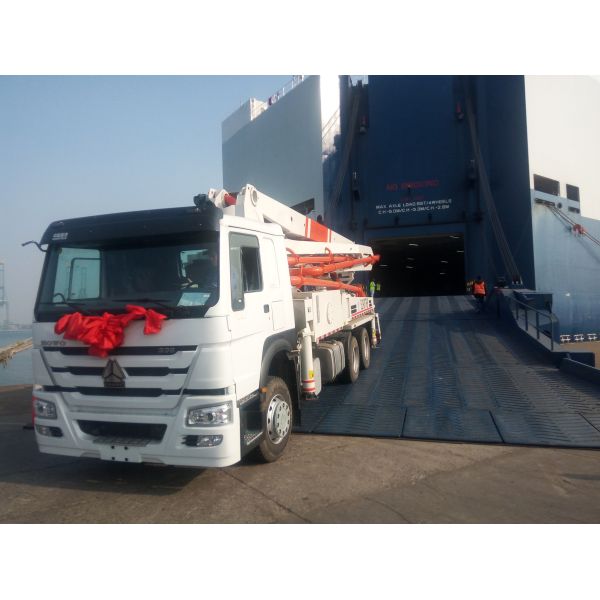 White Concrete Mixing Equipment  Sinotruk 6M3 Mixer Tank Truck 6x4 White Color With Italy Pto