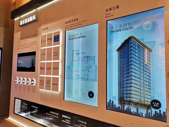 55 Inch Vertical Transparent LCD Display Cabinet for Tall Product and Brand Presentation