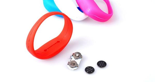 2018 hot sale silicone rfid led light up wristband remote control red white glow bracelets